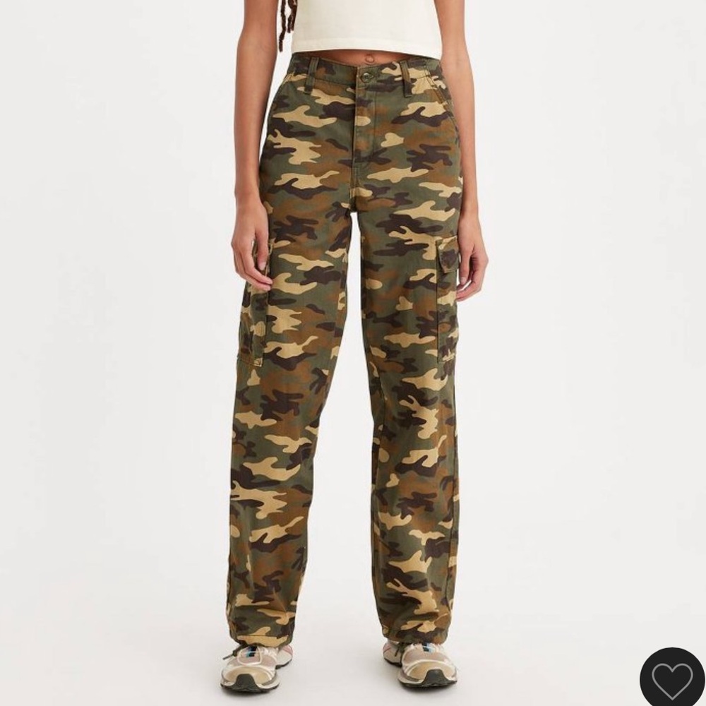 Levi's Women's Mid-Rise '94 Baggy
Cargo Wide Leg Jeans
